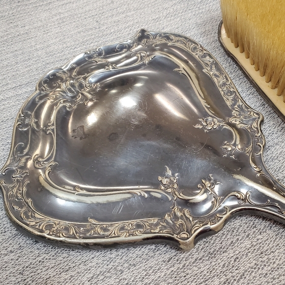 Antique Derby Silver Company 67 Hand Mirror & Monogrammed Brush - Picture 5 of 9